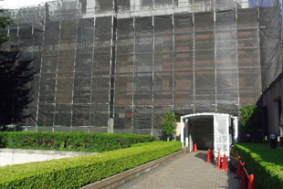 外部足場（黒メッシュシート使用）